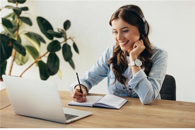 Profesora universitaria de informática ofrece clases de matemática, física, informática, electricidad, mecánica, tecnología para nivel primario, secundario, terciario y universitario