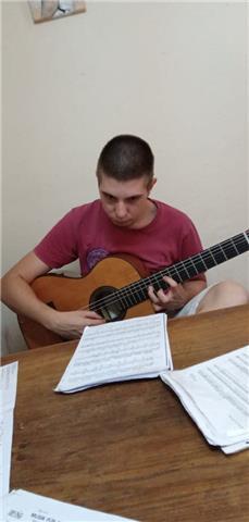 Clases de iniciación musical e instrumento guitarra, nivel inicial e intermedio