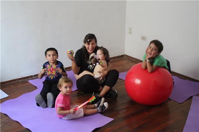 Instructora de Yoga para infancias, adolescencia y adultez