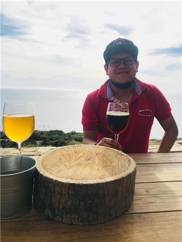 ej. Profesor de turismo y gastronomía enseñaría las lineas turísticas del país,los costos de un platillo, así como la preparación y la cata de vino y cerveza artesanal, maridaje, y la evolución del turismo en el mundo y el país y la historia. Por Ultimo e