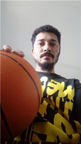 Soy profesor de basketball , ex jugador de las ligas mayores (union española) y mis clases van dirigidas a los niños entre (7 a 12 años) y (13 a 17 años)