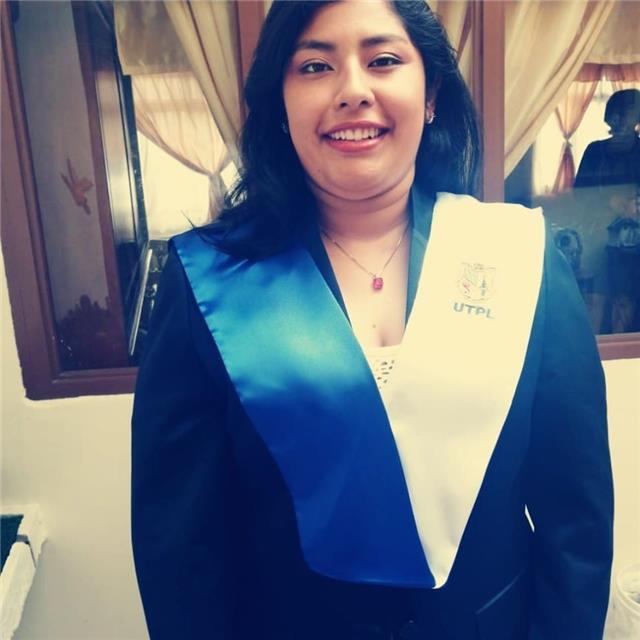 Graduada en la carrera de Bioquímica y Farmacia