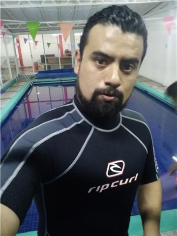 Instructor de natación con experiencia y paciencia para cualquier edad