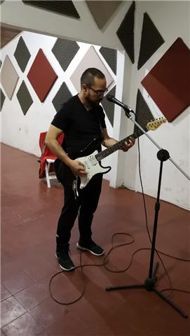 Clases en guitarra, flauta, ciencias sociales, filosofía