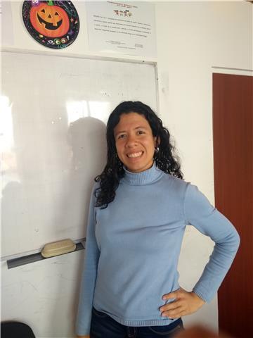 Profesora de inglés y de varias materias de bachillerato en general. También doy clases a niños de primaria. Soy tutora particular me baso en las necesidades del alumno