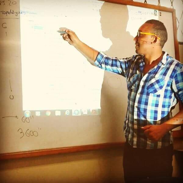 Profesor de geografia con amplio conocimiento en el conocimiento del espacio. Especialista en OT, urbanismo, ruralidad, geomorfologia,teorias clasicas