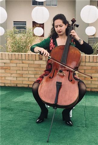 Profesora de violonchelo ofrece clases para estudiantes de todos los niveles