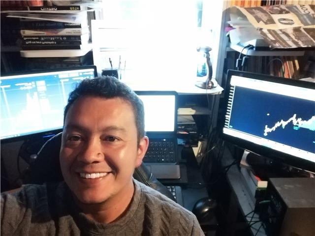 Profesor colombiano ingeniero de sistemas doy clases acerca de sistemas operativos Windows y linux así también te enseñó a usar herramientas ofimáticas como word excel y te enseñó las partes internas de un pc o portatil