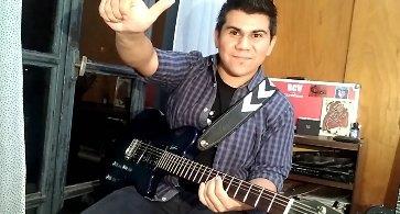 Profesor de guitarra clásica, eléctrica y ukelele ofrece clases particulares y personalizadas, brindo todas las herramientas para que aprendas las canciones que te gustan.
*No hay límites de edad
*Estilos: pop, rock, folklore, entre otros
*Horarios súper 