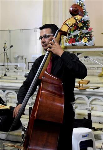 Profesor de música, con gran experiencia en la educación musical, doy clases online de guitarra, piano, canto, bajo eléctrico, cuento con herramientas pedagógicas para un mayor aprendizaje, son clases personalizadas que podrán facilitar al estudiante en s