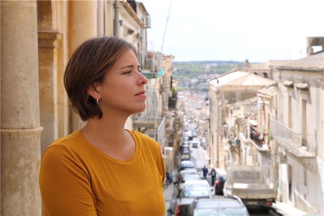 Let's talk about life and experiences! practice conversation with a passionate traveler. learn about difficult grammar and phonetics!