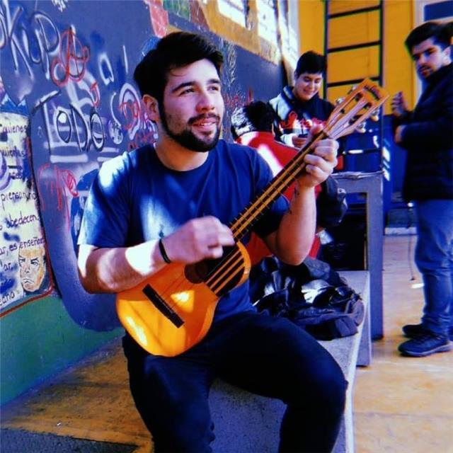 Profesor de música aplicada al uso de instrumento o de la voz cantada