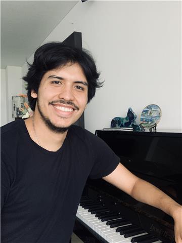 Pianista y Compositor de Jazz y Músicas populares, ofrece clases online a un precio accesible