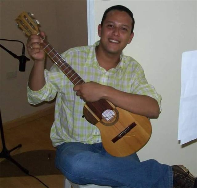 Profesor especialista en música ofrece clases particulares de las siguientes materias: Lectura musical, piano, iniciación musical, contrapunto, armonia, cuatro llanero