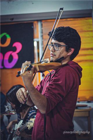 Violinista con experiencia en jóvenes músicos, con trayectoria orquestal en festivales internacionales de orquesta juveniles.

Tu edad no impide aprender música 

Estoy dispuesto a guiarte en lenguaje musical y técnica instrumental.
Aprenderás a leer músi