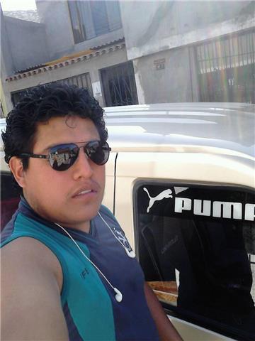 profesor de educacion civica brindo clases a jovenes