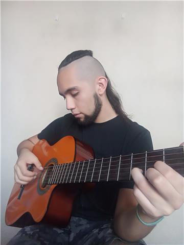 Profesor ofrece clases de Guitarra acústica popular ONLINE, desde los 12 años