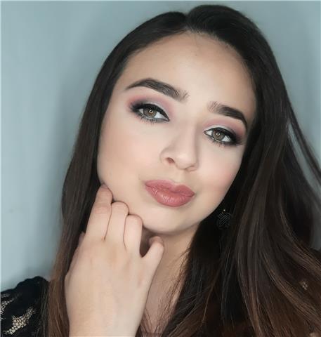 Maquilladora profesional, con experiencia en maquillaje social y atractivo para redes sociales