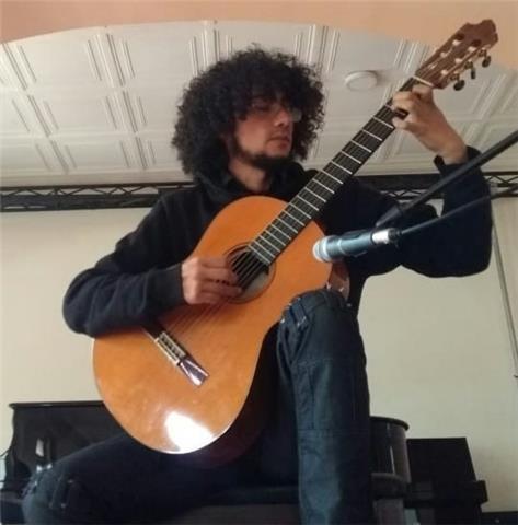 Docente de musica, con énfasis en guitarra clásica, engrasado de la Facultad de artes ASAB de la Universidad Distrital Francisco José de Caldas, doy clases de guitarra con o sin conocimientos previos del instrumento, tambien puedo dar clases de teoría a m