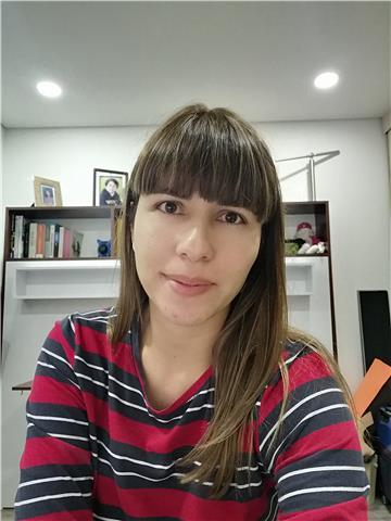 Profesora de inglés con más de 10 años de experiencia trabajando con jóvenes y adultos de todos los niveles. Énfasis en expresión oral y preparación para exámenes internacionales