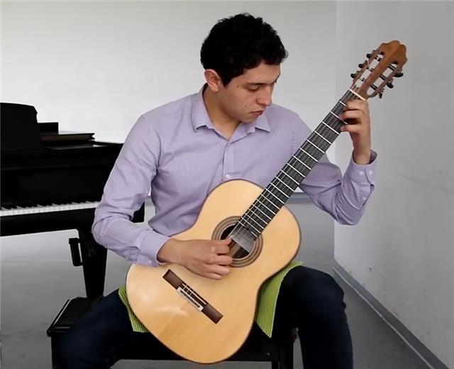 Profesional en Guitarra de la universidad Nacional ofrece clases virtuales en Bogotá Y Boyacá, de guitarra funcional, clásica, e iniciación musical a interesados de todas las edades