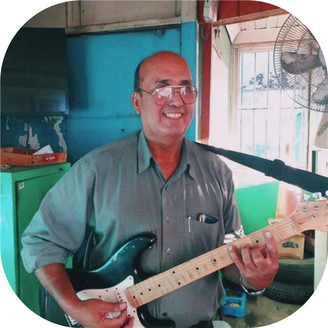 Profesor de guitarra, básica y avanzada, imparte clases en modalidad On line.
Si de verdad quieres aprender, no pierdas esta oportunidad, iniciate conmigo