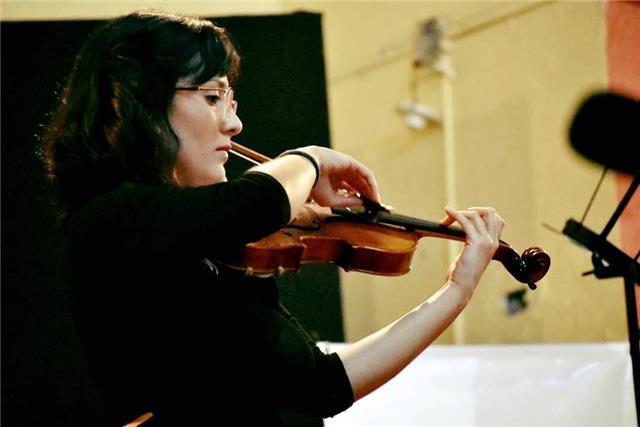 Violinista con 12 años de experiencia imparte clases en línea