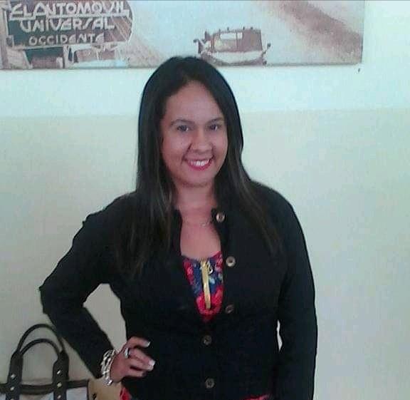 Hola, Soy profesora licenciada en Educacion en idiomas modernos graduada de la universidad del Zulia Venezuela . Actualmente resido en Maicao trabajo en un colegio dando clases en mi área. Tengo 5 años de experiencia laborar, soy muy dinámica enseño a niñ