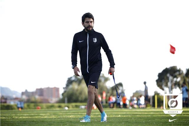 profesor en educación fiscia con especialización en gestión y administración deportiva y Máster en Actividad Física: Entrenamiento y Gestión
Deportiva