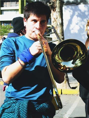 Dicto clases de canto y sus estilos, trombón y teclado