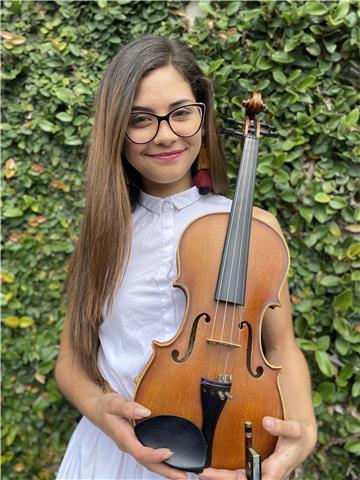 Profesora de música, da clases de: violín, cuatro, guitarra vía online y en Cúcuta