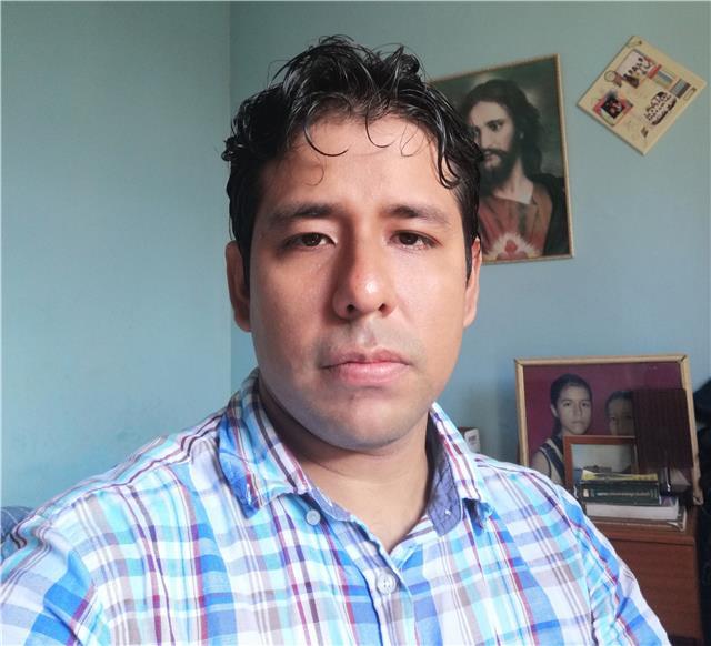 Profesor de matemática, física,ingeniería a nivel escolar, preunivey universitario, guiándoles a la resolución desde problemas básicos hasta complejos