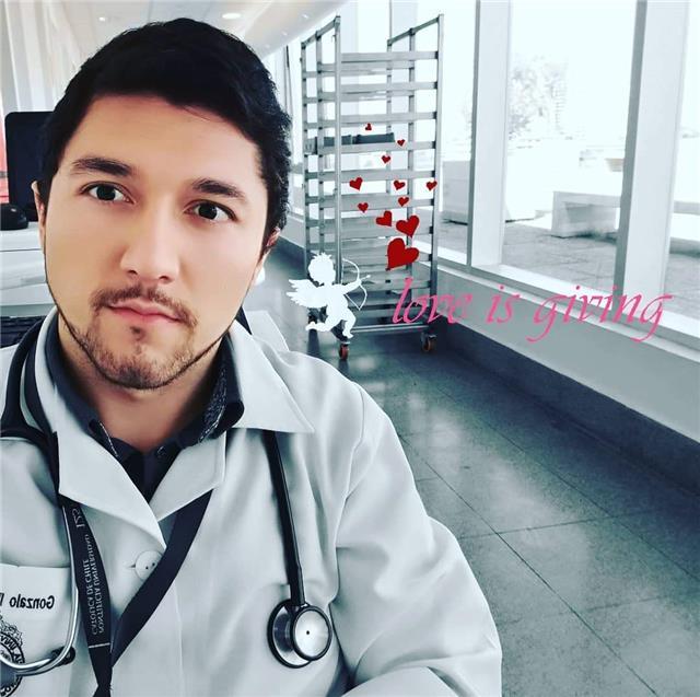 Experiencia en clases de Física, licenciado en medicina, y profesor preuniversitario