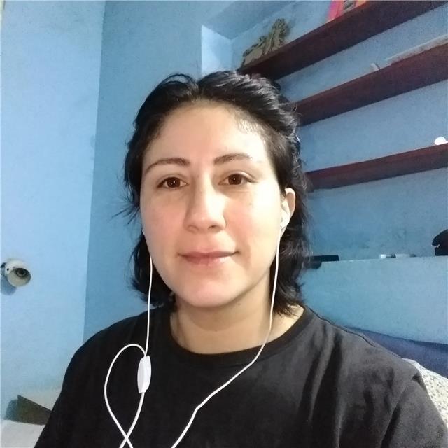 Profesora con dedicación, excelente oratoria y claridad en la explicación