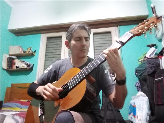 Profesor de musica ofrece clase particulares de guitarra a alumnos a partir de 12 años en adelante